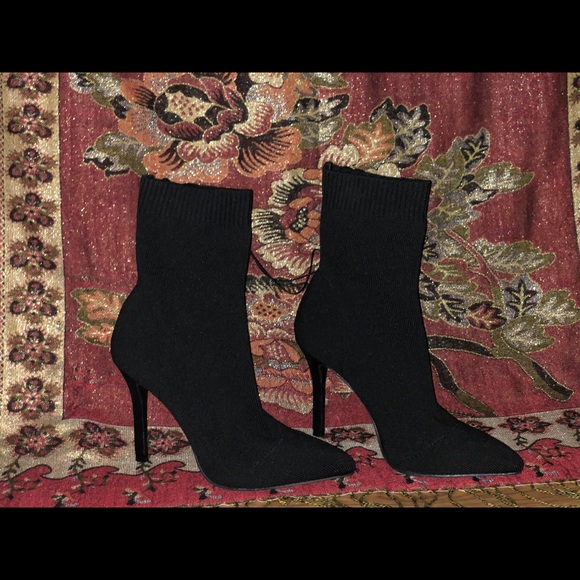 Forever 21 Shoes - Heels heels heels . 🖤